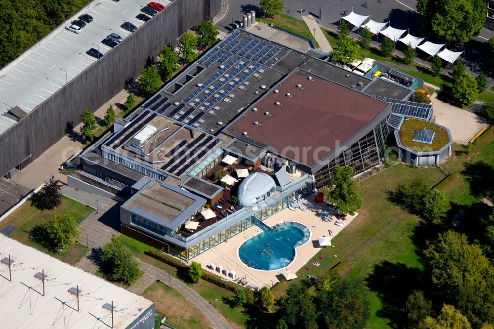 Aerial photograph Heilbronn - Spa and swimming pools at the swimming pool of the leisure facility Freizeitbad Soleo on Untere Neckarstrasse in Heilbronn in the state Baden-Wurttemberg, Germany