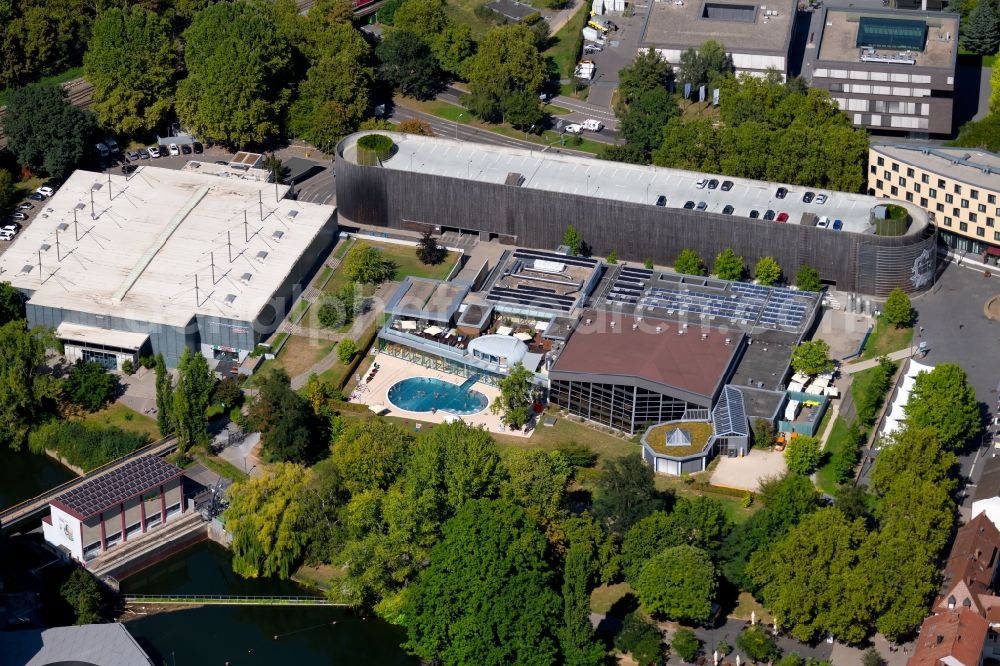 Aerial image Heilbronn - Spa and swimming pools at the swimming pool of the leisure facility Freizeitbad Soleo on Untere Neckarstrasse in Heilbronn in the state Baden-Wurttemberg, Germany