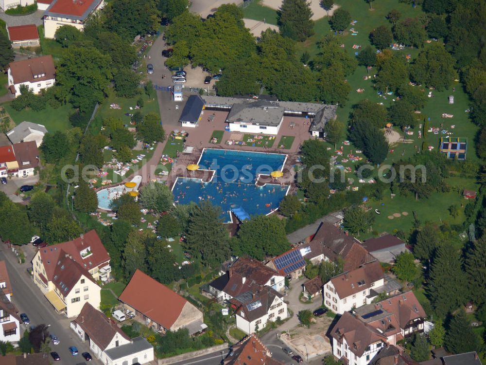 Aerial image Freiburg im Breisgau - Das Freibad St. Georgen am Mettweg in Freiburg, Baden-Württemberg. The open-air bath St. Georgen at the street Am Mettweg in Freiburg, Baden-Wuerttemberg.