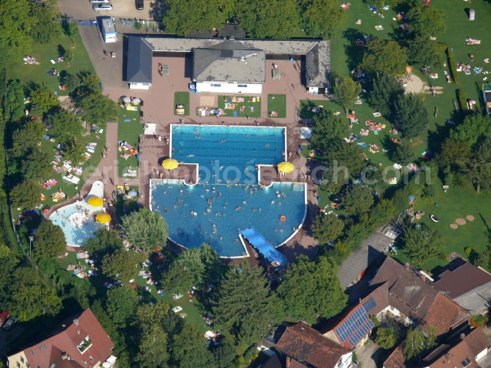 Aerial photograph Freiburg im Breisgau - Das Freibad St. Georgen am Mettweg in Freiburg, Baden-Württemberg. The open-air bath St. Georgen at the street Am Mettweg in Freiburg, Baden-Wuerttemberg.