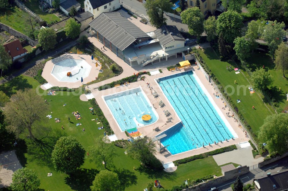 Gundelsheim from the bird's eye view: Blick auf das Freibad / Terassenfreibad Gundelsheim. Kontakt: Roemheldstr. 14, 74831 Gundelsheim, Tel. +49(0)6269 45023