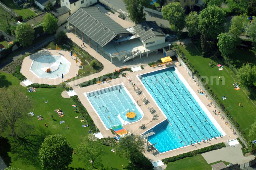 Aerial image Gundelsheim - Blick auf das Freibad / Terassenfreibad Gundelsheim. Kontakt: Roemheldstr. 14, 74831 Gundelsheim, Tel. +49(0)6269 45023