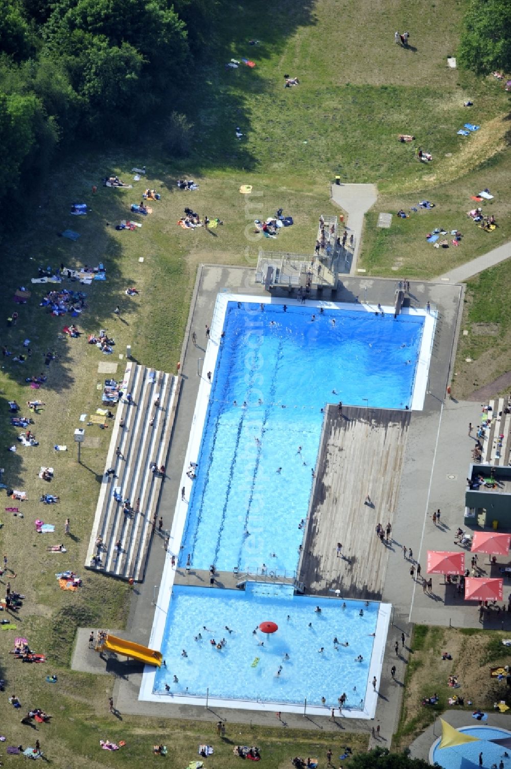 Aerial photograph Halle - View the Nordbad Trotha