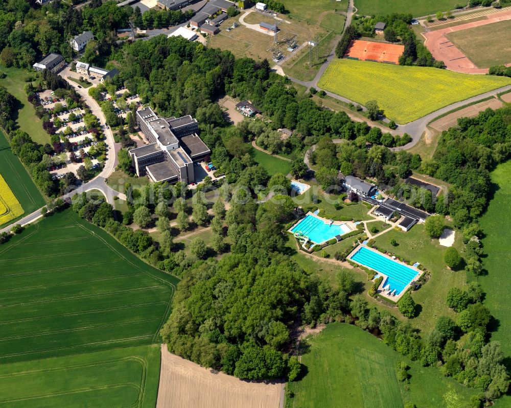 Andernach from above - Open air pool and Vulcano Park Information Centre of Plaidt in the state of Rhineland-Palatinate. The borough and municipiality is located in the county district of Mayen-Koblenz in the North of the federal motorway A61 in the valley of the river Nette. The two compounds are located in the East of the village