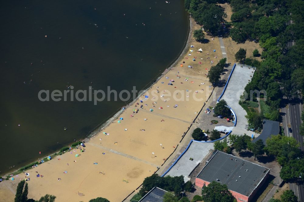 Aerial photograph Berlin - Outdoor pool on the beach Mueggelsee in Berlin