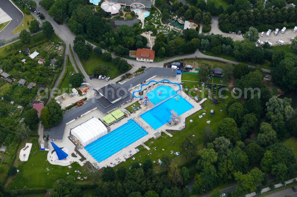 Aerial image Göttingen - Swimming pool of the Brauweg outdoor pool in Goettingen in the state of Lower Saxony, Germany
