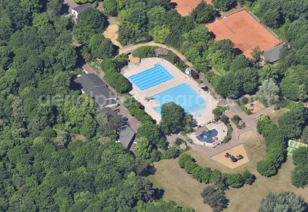 Aerial photograph Berlin - Outdoor pool - Sommerbad Wuhlheide of company Berlin Baederbetriebe at Treskowallee in Berlin - Karlshorst