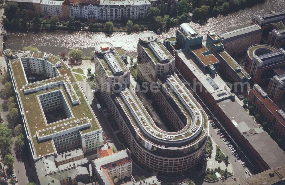 Aerial photograph Berlin - Moabit - Freiberger Spreebogen auf dem Gelände der alten Meierei in Berlin-Moabit - Sitz des Bundesinnenministeriums.