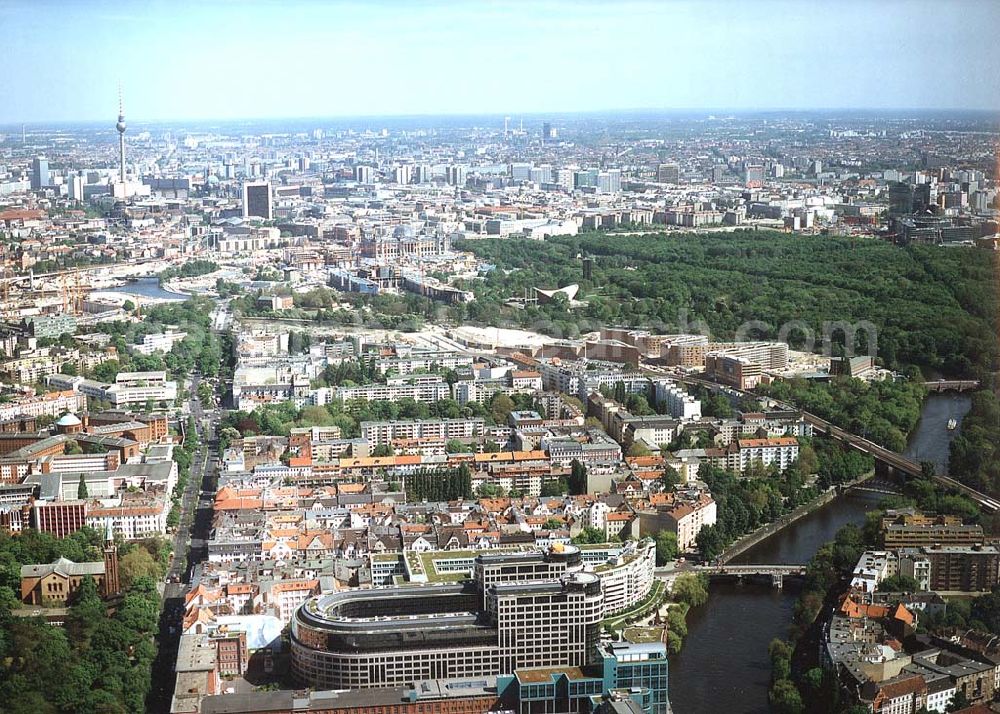 Berlin - Moabit from the bird's eye view: Freiberger Spreebogenkomplex in Berlin-Moabit.