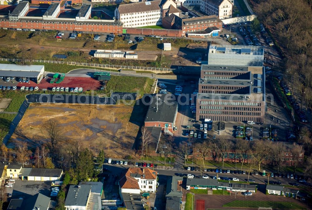 Bochum from the bird's eye view: Free space in front of the prison grounds and high security fence Prison in Bochum in the state of North Rhine-Westphalia