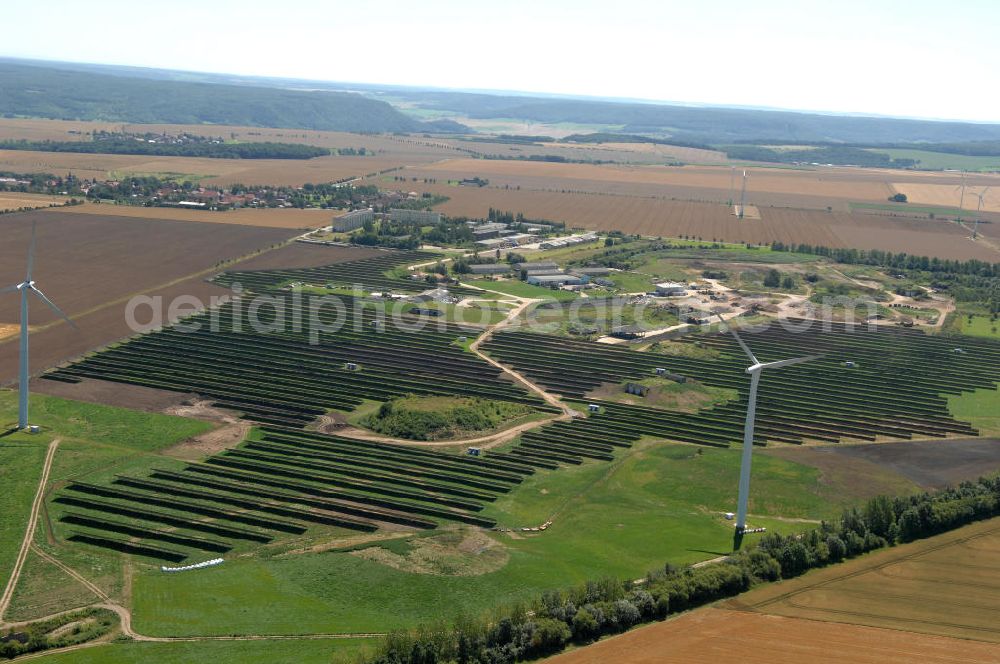 Aerial photograph Eckolstädt - Blick auf das Freifeld-Solarkraftwerk im Saaletal bei Eckolstädt in Thüringen. Diese Solarstromanlage entstand 2008 und kann Elektrizität für rund 2.500 Haushalte erzeugen. Die 32 Hektar große Photovoltaikanlage ist eine der größten ihrer Art in Deutschland. Bauherr: Beck Energy GmbH,