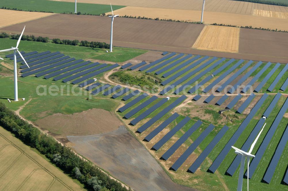 Eckolstädt from above - Blick auf das Freifeld-Solarkraftwerk im Saaletal bei Eckolstädt in Thüringen. Diese Solarstromanlage entstand 2008 und kann Elektrizität für rund 2.500 Haushalte erzeugen. Die 32 Hektar große Photovoltaikanlage ist eine der größten ihrer Art in Deutschland. Bauherr: Beck Energy GmbH,