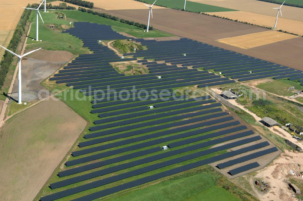 Aerial photograph Eckolstädt - Blick auf das Freifeld-Solarkraftwerk im Saaletal bei Eckolstädt in Thüringen. Diese Solarstromanlage entstand 2008 und kann Elektrizität für rund 2.500 Haushalte erzeugen. Die 32 Hektar große Photovoltaikanlage ist eine der größten ihrer Art in Deutschland. Bauherr: Beck Energy GmbH,