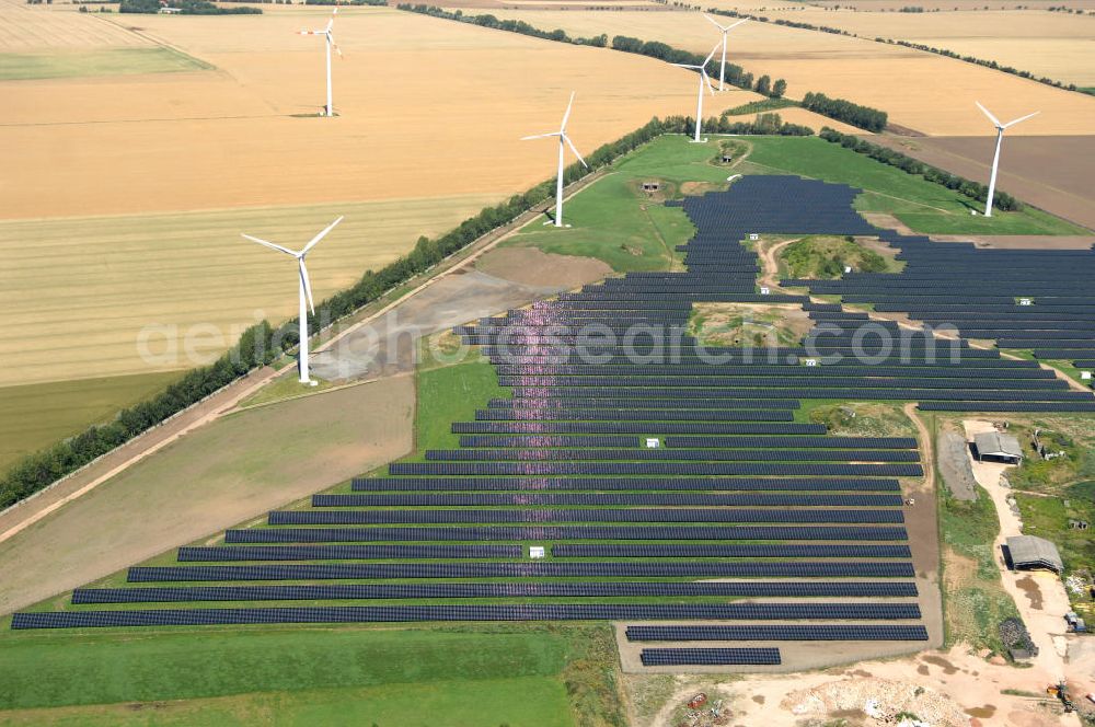 Eckolstädt from the bird's eye view: Blick auf das Freifeld-Solarkraftwerk im Saaletal bei Eckolstädt in Thüringen. Diese Solarstromanlage entstand 2008 und kann Elektrizität für rund 2.500 Haushalte erzeugen. Die 32 Hektar große Photovoltaikanlage ist eine der größten ihrer Art in Deutschland. Bauherr: Beck Energy GmbH,