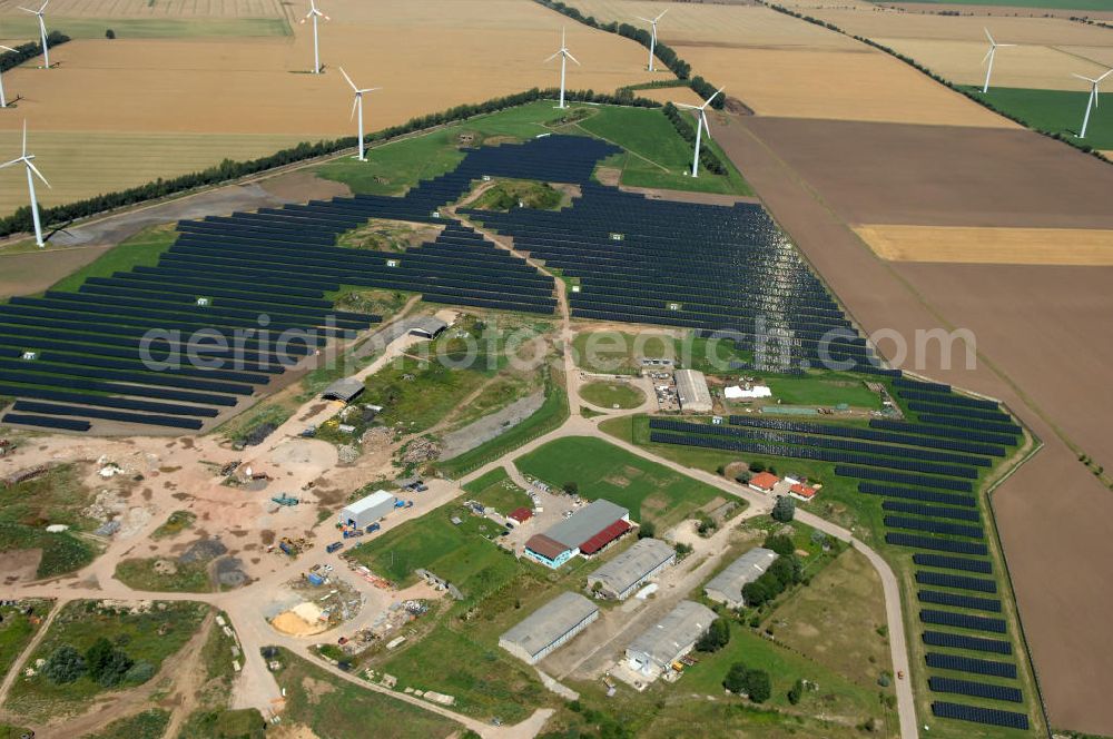 Aerial image Eckolstädt - Blick auf das Freifeld-Solarkraftwerk im Saaletal bei Eckolstädt in Thüringen. Diese Solarstromanlage entstand 2008 und kann Elektrizität für rund 2.500 Haushalte erzeugen. Die 32 Hektar große Photovoltaikanlage ist eine der größten ihrer Art in Deutschland. Bauherr: Beck Energy GmbH,