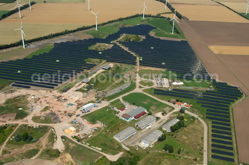 Aerial photograph Eckolstädt - Blick auf das Freifeld-Solarkraftwerk im Saaletal bei Eckolstädt in Thüringen. Diese Solarstromanlage entstand 2008 und kann Elektrizität für rund 2.500 Haushalte erzeugen. Die 32 Hektar große Photovoltaikanlage ist eine der größten ihrer Art in Deutschland. Bauherr: Beck Energy GmbH,