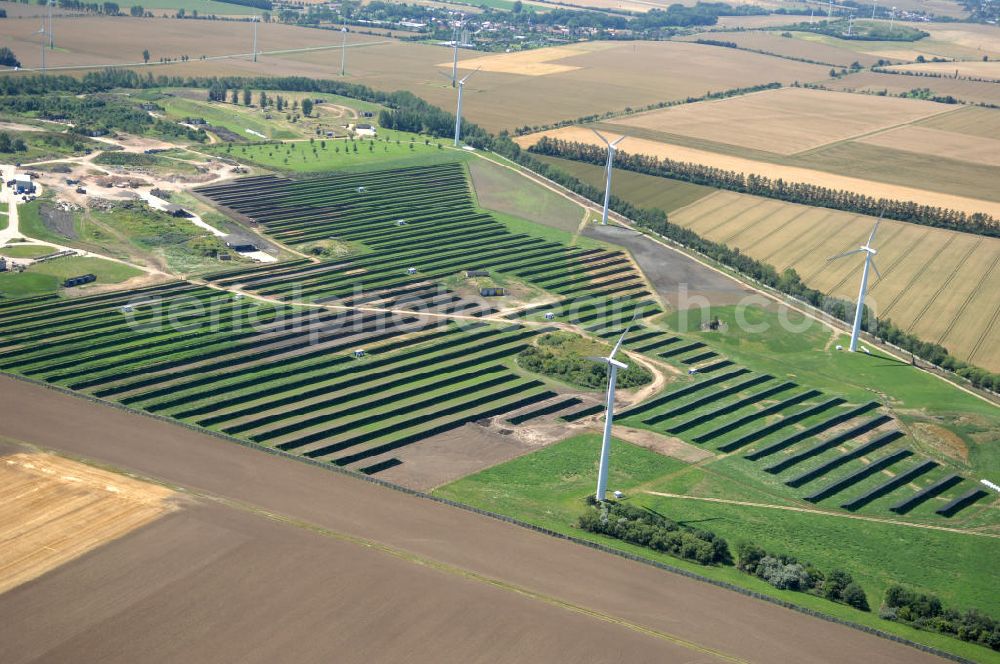 Aerial image Eckolstädt - Blick auf das Freifeld-Solarkraftwerk im Saaletal bei Eckolstädt in Thüringen. Diese Solarstromanlage entstand 2008 und kann Elektrizität für rund 2.500 Haushalte erzeugen. Die 32 Hektar große Photovoltaikanlage ist eine der größten ihrer Art in Deutschland. Bauherr: Beck Energy GmbH,