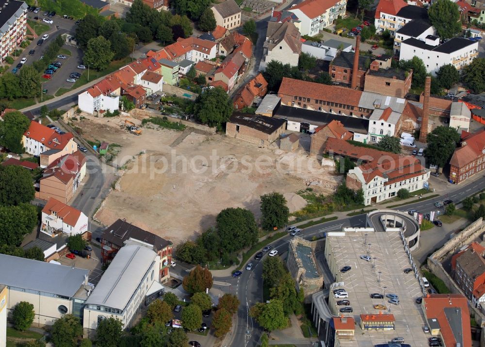Aerial photograph Mühlhausen - Open space and old factory building in the street Am Kreuzgraben in Muehlhausen in Thuringia