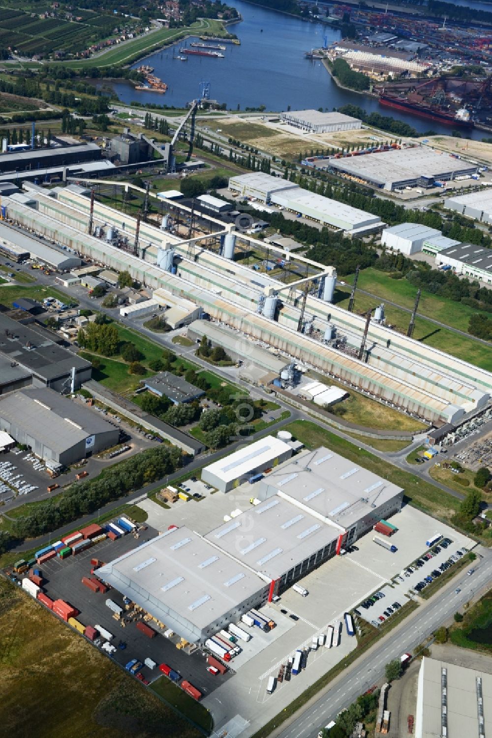 Hamburg from the bird's eye view: Open space and building / hall at the Vollhöfner Weiden road in Hamburg-Altenwerder. A project of the Hamburg Port Authority HPA