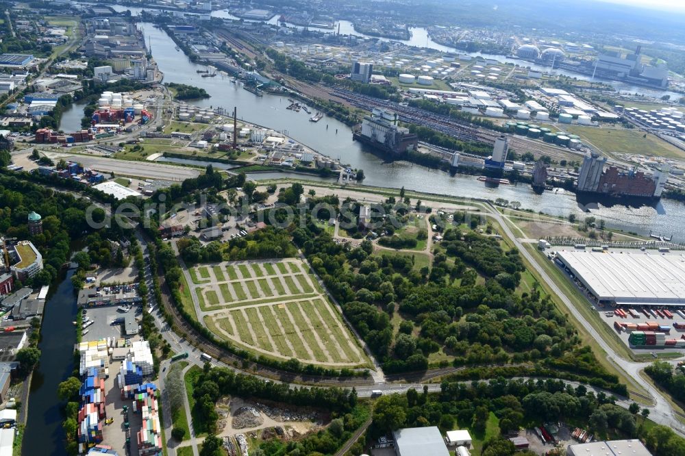 Hamburg from the bird's eye view: Open space / green area on Reiherstieg corner Alte Schleuse road in Hamburg-Mitte / Wilhelmsburg. A project of the Hamburg Port Authority HPA