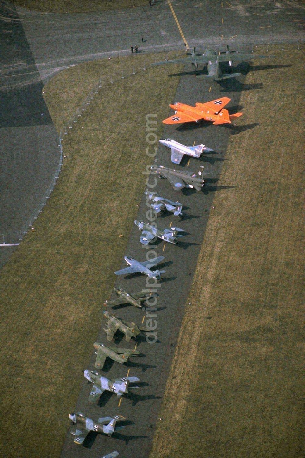 Berlin from the bird's eye view: Freiflächen des Luftwaffenmuseums Gatow auf dem einstigen Flugplatz der Royal Air Force. Was sich einst zwischen Warschauer Vertrag und NATO tagtäglich gegenseitig auflauerte, steht hier Seite an Seite vereint...