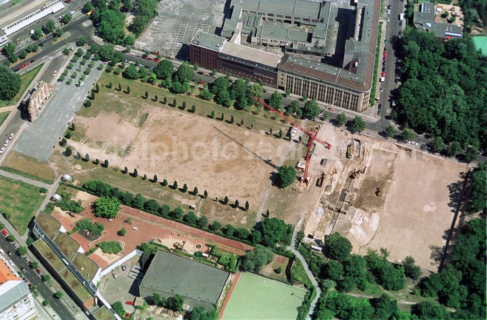 Aerial photograph Berlin - Outdoor area at the Portal ruins facade of the Anhalt station in the district of Kreuzberg in Berlin