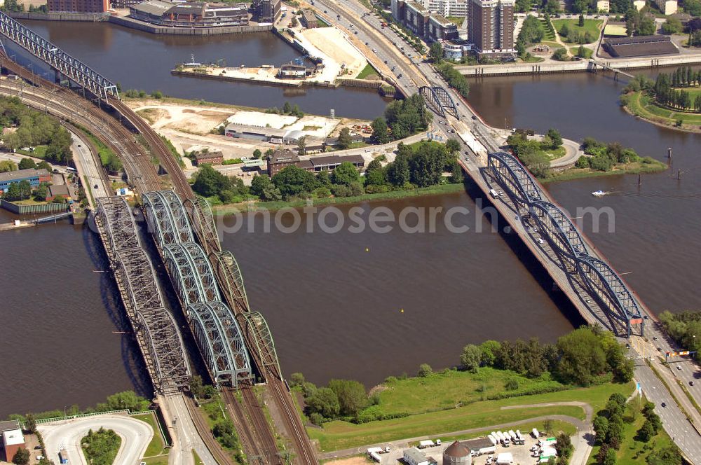 Aerial photograph Hamburg - Blick auf die Freihafen-Elbrücke, Eisenbahnbrücken und die Neue Elbbrücke (v.l.n.r.). Die Freihafen-Elbbrücke wurde 1929 fertig gestellt, da für den Freihafen eine baulich getrennte Querung der Elbe auch für den Straßenverkehr notwendig war. Die Neue Elbbrücke (rechts) ist die 1990 gebaute erweiterung der Elbbrücke. Die Brücken sind von großer Bedeutung für die Hansestadt, da sie die Verkehrsanbindung Hamburgs über die Elbe gewährleisten. View of the Freihafen-Elbrücke, railway bridges and the Neue Elbbrücke (left to right). The Freihafen-Elbrücke was completed in 1929, because the free port required a structually separated crossing of the Elbe. The new bridge over the Elbe (on the right) is the 1990-built extension to the old bridge over the Elbe. The bridges are of great importance for the Hanseatic city, as they ensure the transport and traffic connection of Hamburg on the Elbe.