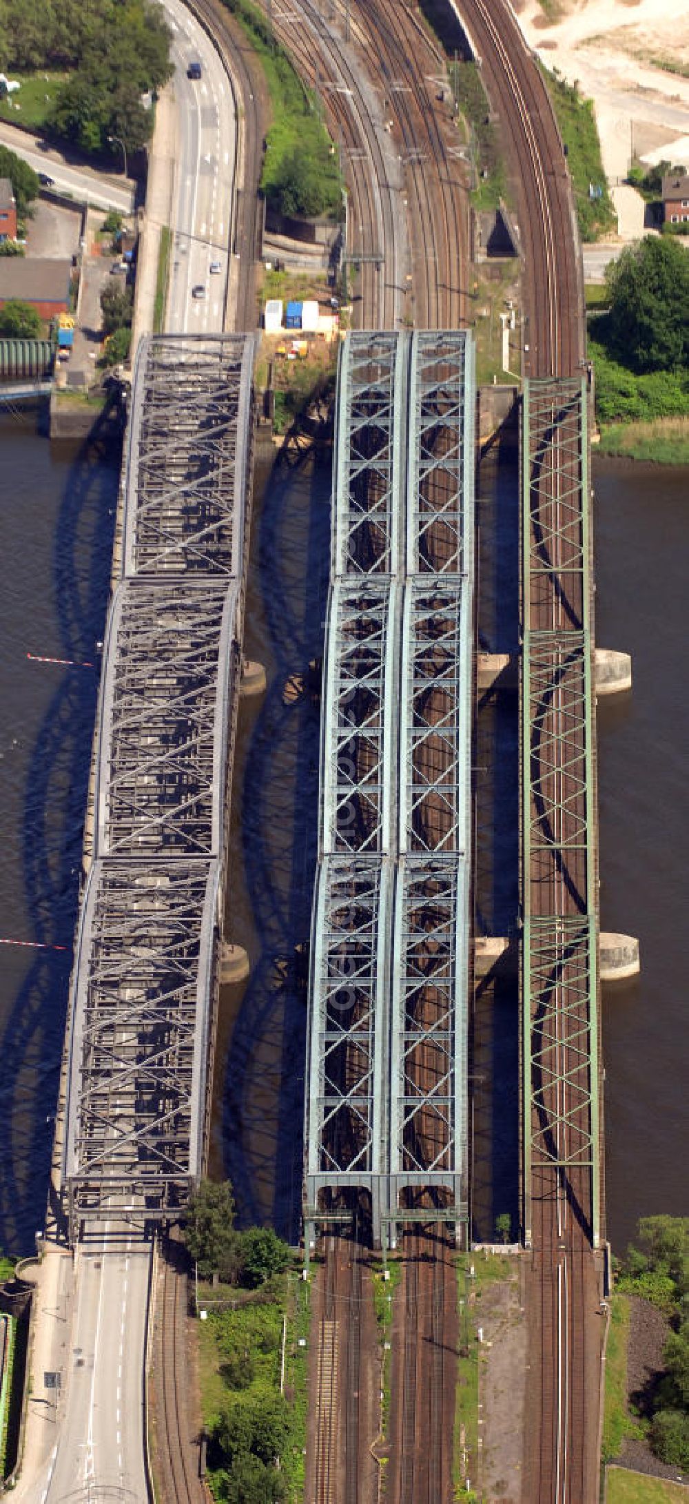 Aerial image Hamburg - Blick auf die Freihafen-Elbrücke und die Eisenbahnbrücken. Die Freihafen-Elbbrücke wurde 1929 fertig gestellt, da für den Freihafen eine baulich getrennte Querung der Elbe auch für den Straßenverkehr notwendig war. Die Brücken sind von großer Bedeutung für die Hansestadt, da sie die Verkehrsanbindung Hamburgs über die Elbe gewährleisten. View of the Freihafen-Elbrücke and the railway bridges. The Freihafen-Elbrücke was completed in 1929, because the free port required a structually separated crossing of the Elbe. The bridges are of great importance for the Hanseatic city, as they ensure the transport and traffic connection of Hamburg on the Elbe.