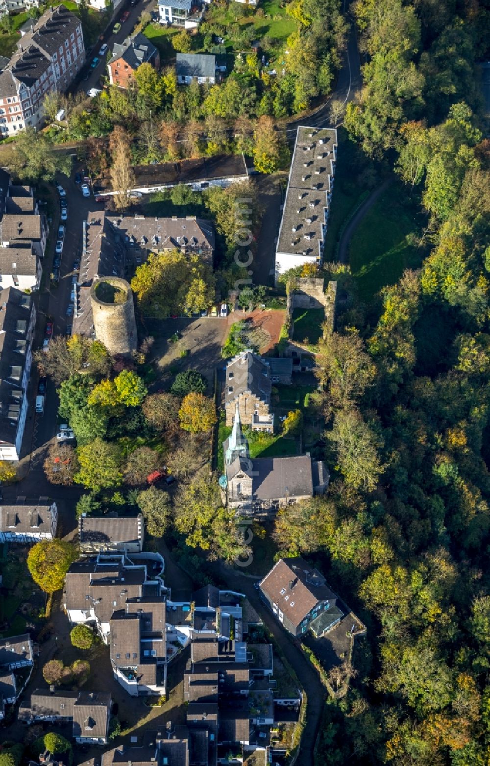 Wetter (Ruhr) from the bird's eye view: View of the castle of Wetter and the catholic church of st.Peter and Paul in the state North Rhine-Westphalia