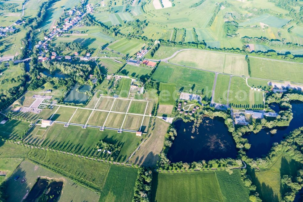 Reinheim from the bird's eye view: Exposure of archaeological excavation sites on the area Europaeischen Kulturpark Bliesbruck-Reinheim in Reinheim in the state Saarland, Germany