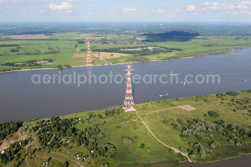 Steinkirchen from the bird's eye view: Pylons on the Luehesand stone churches in Lower Saxony. The 189 and 227 meters high pylons of Elbe crossing 1 and 2 are on Luehesand. They are the highest pylons in Europe and grant still the required passage height of 75 meters at the deepest point of the sagging lines over the river Elbe