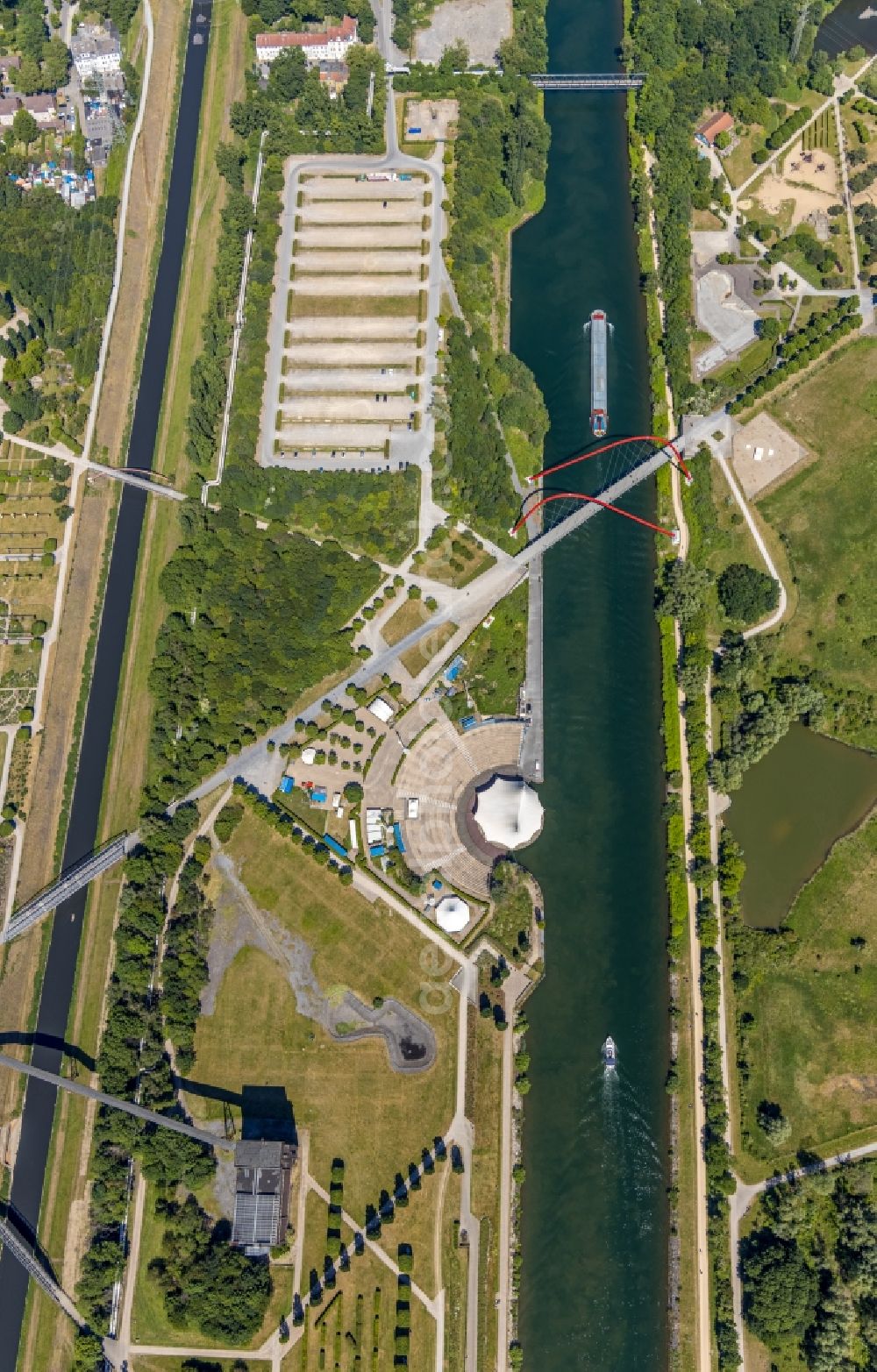 Gelsenkirchen from the bird's eye view: Construction of the building of the open-air theater Amphitheater-Gelsenkirchen on Grothusstrasse on shore of river Rhein-Herne-Kanal in the district Horst in Gelsenkirchen in the state North Rhine-Westphalia, Germany