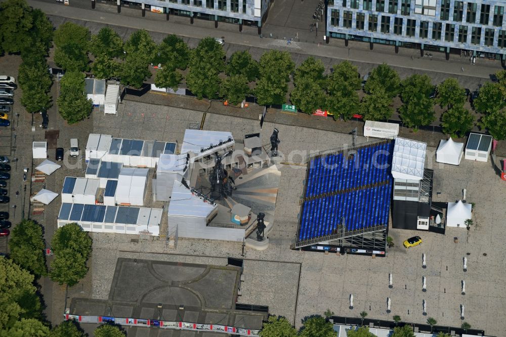 Magdeburg from the bird's eye view: Construction of the building of the open-air theater of DomplatzOpenAir on Domplatz in Magdeburg in the state Saxony-Anhalt, Germany