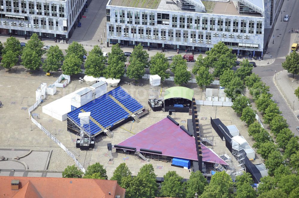 Magdeburg from the bird's eye view: Blick auf die Freilichtbühne auf dem Magdeburger Domplatz. Im Rahmen der DomplatzOpenAir wurde mit Evita der Magdeburger Domplatz zum Schauplatz eines der größten Musicalerfolge weltweit. View of the outdoor stage at the Magdeburg Cathedral Square.