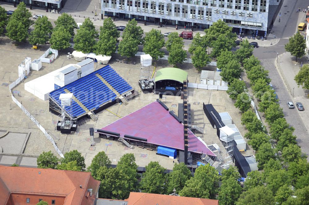 Aerial image Magdeburg - Blick auf die Freilichtbühne auf dem Magdeburger Domplatz. Im Rahmen der DomplatzOpenAir wurde mit Evita der Magdeburger Domplatz zum Schauplatz eines der größten Musicalerfolge weltweit. View of the outdoor stage at the Magdeburg Cathedral Square.