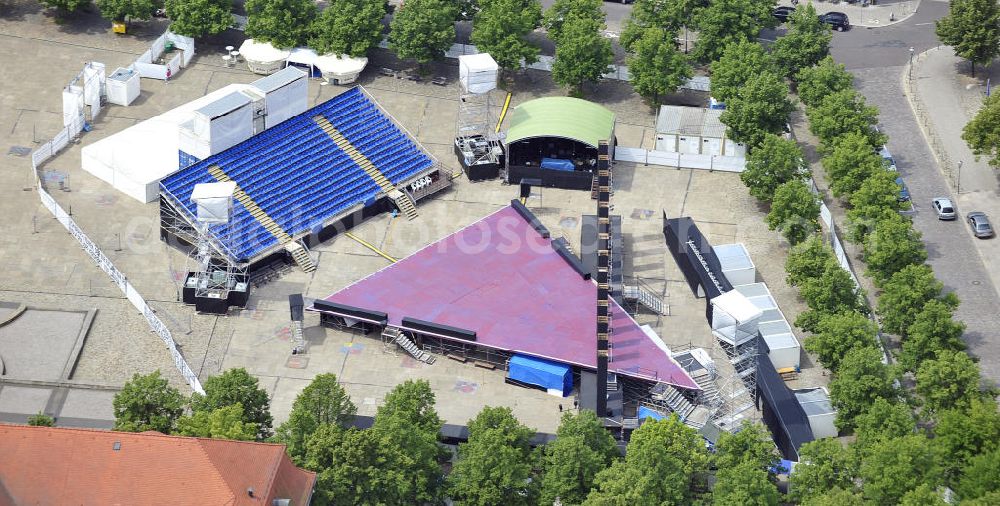 Aerial photograph Magdeburg - Blick auf die Freilichtbühne auf dem Magdeburger Domplatz. Im Rahmen der DomplatzOpenAir wurde mit Evita der Magdeburger Domplatz zum Schauplatz eines der größten Musicalerfolge weltweit. View of the outdoor stage at the Magdeburg Cathedral Square.