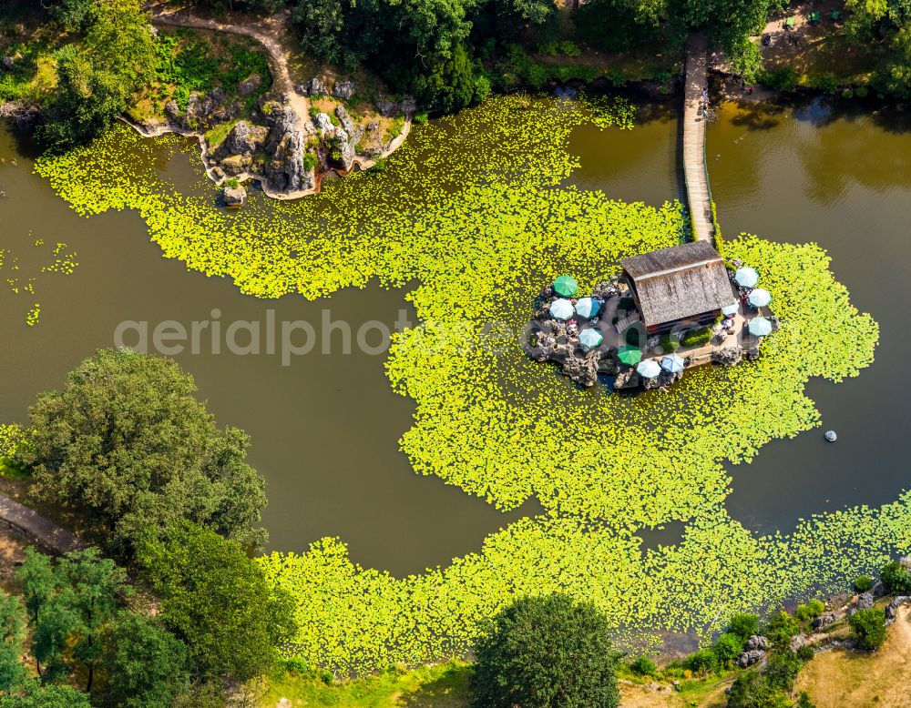 Aerial photograph Isselburg - Open-air restaurant Schweizer Haeuschen on the lake at Pferdehorster Strasse in Isselburg in the federal state of North Rhine-Westphalia, Germany