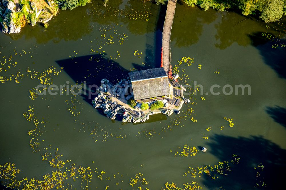 Isselburg from the bird's eye view: Open-air restaurant Schweizer Haeuschen on the lake at Pferdehorster Strasse in Isselburg in the federal state of North Rhine-Westphalia, Germany