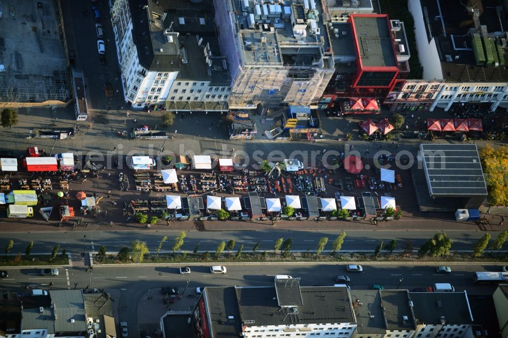 Aerial photograph Hamburg - Open-air restaurants on the Spielbudenplatz on the Reeperbahn in Hamburg