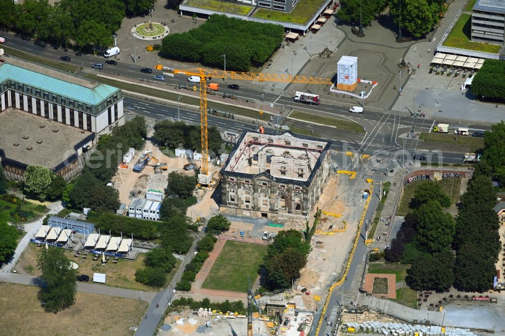 Aerial image Dresden - Freestanding supported facade on the construction site for gutting and renovation and restoration of the historic building Blockhaus - Neustaedter Wache in the district Innere Neustadt in Dresden in the state Saxony, Germany