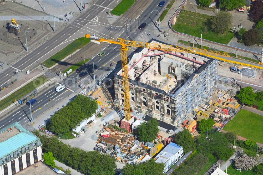 Dresden from the bird's eye view: Freestanding supported facade on the construction site for gutting and renovation and restoration of the historic building Blockhaus - Neustaedter Wache in the district Innere Neustadt in Dresden in the state Saxony, Germany