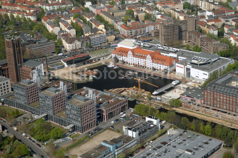 Aerial image Berlin - Blick auf das neue Einkaufs-, Freizeit- und Kulturzentrum Tempelhofer Hafen in Berlin nahe dem Ullsteinhaus. Der Neubau wurde in das denkmalgeschützte Gebäude integriert. Die Architekten des Büros West 8 landscape architects sind für den neuen maritimen Flair in Tempelhof verantwortlich. Die IKB Deutsche Industriebank AG setzt das Projekt Tempelhofer Hafen gemeinsam mit der HLG Projektmanagement GmbH um. View the new shopping, leisure and cultural center in Berlin Tempelhof port near the house Ullstein. The new building was built into the listed building. The architects of the agency West 8 landscape architects are responsible for the new maritime flair in Tempelhof. The German industrial bank IKB AG is the project Tempelhof Harbour jointly by the HLG Projektmanagement GmbH.