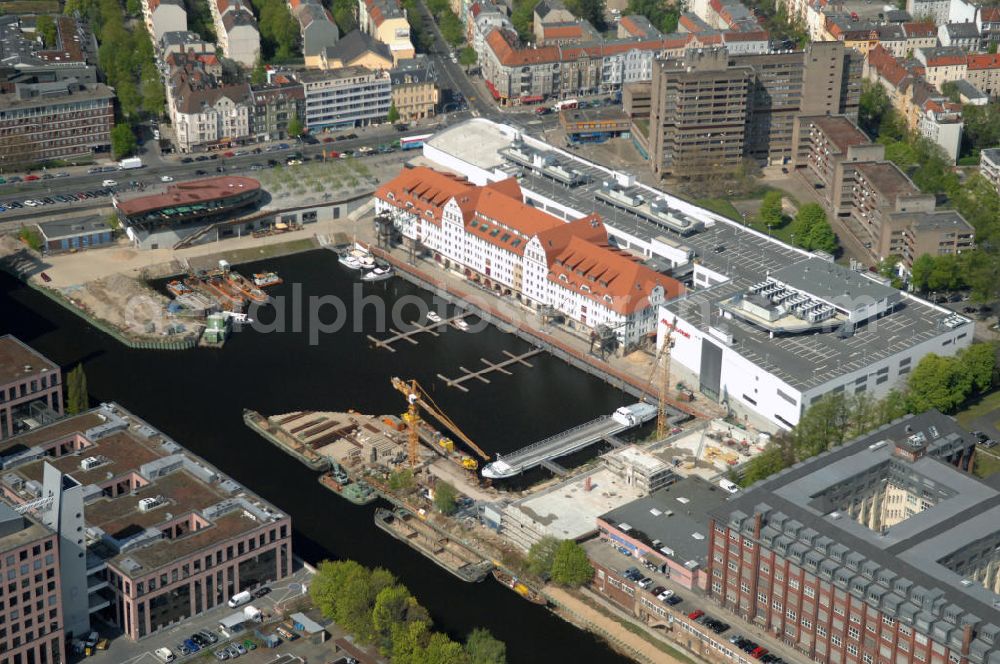 Berlin from the bird's eye view: Blick auf das neue Einkaufs-, Freizeit- und Kulturzentrum Tempelhofer Hafen in Berlin nahe dem Ullsteinhaus. Der Neubau wurde in das denkmalgeschützte Gebäude integriert. Die Architekten des Büros West 8 landscape architects sind für den neuen maritimen Flair in Tempelhof verantwortlich. Die IKB Deutsche Industriebank AG setzt das Projekt Tempelhofer Hafen gemeinsam mit der HLG Projektmanagement GmbH um. View the new shopping, leisure and cultural center in Berlin Tempelhof port near the house Ullstein. The new building was built into the listed building. The architects of the agency West 8 landscape architects are responsible for the new maritime flair in Tempelhof. The German industrial bank IKB AG is the project Tempelhof Harbour jointly by the HLG Projektmanagement GmbH.