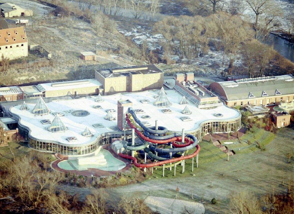 Aerial image Halle / Saale - Freizeitbad in Halle / Saale Das aus der Beesener Aue gewonnene Wasser wurde im alten Wasserwerk Beesen aufbereitet. 1993 hatte das Werk ausgedient, seit 1999 kommen hier die Wasserratten im neuen Spaßbad Maya Mare auf ihre Kosten. 10.12.02