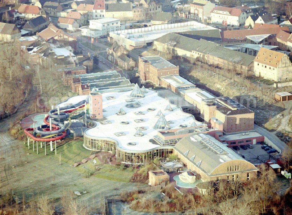 Halle / Saale from the bird's eye view: Freizeitbad in Halle / Saale Das aus der Beesener Aue gewonnene Wasser wurde im alten Wasserwerk Beesen aufbereitet. 1993 hatte das Werk ausgedient, seit 1999 kommen hier die Wasserratten im neuen Spaßbad Maya Mare auf ihre Kosten. 10.12.02