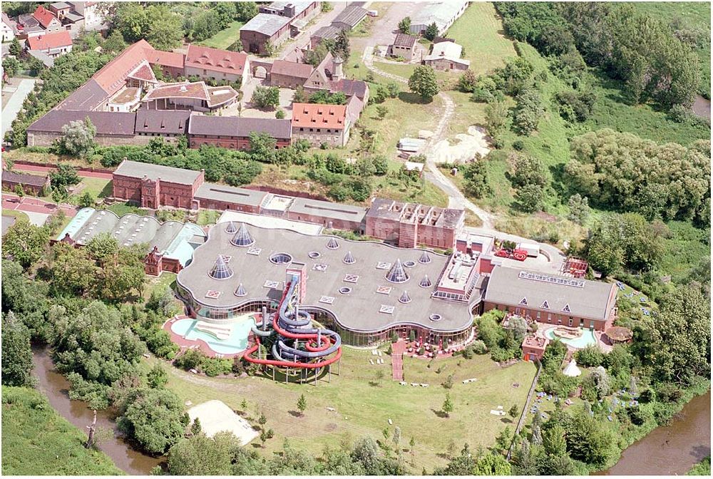 Halle from the bird's eye view: 11.07.2004 Freizeitbad in Halle / Saale Das aus der Beesener Aue gewonnene Wasser wurde im alten Wasserwerk Beesen aufbereitet. 1993 hatte das Werk ausgedient, seit 1999 kommen hier die Wasserratten im neuen Spaßbad Maya Mare auf ihre Kosten.