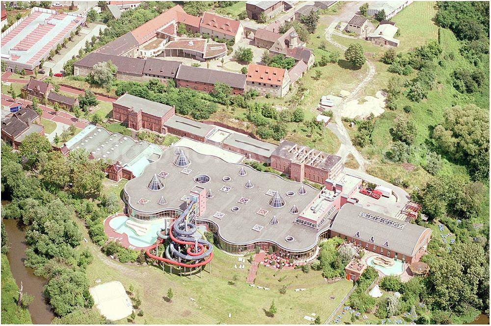 Aerial image Halle - 11.07.2004 Freizeitbad in Halle / Saale Das aus der Beesener Aue gewonnene Wasser wurde im alten Wasserwerk Beesen aufbereitet. 1993 hatte das Werk ausgedient, seit 1999 kommen hier die Wasserratten im neuen Spaßbad Maya Mare auf ihre Kosten.