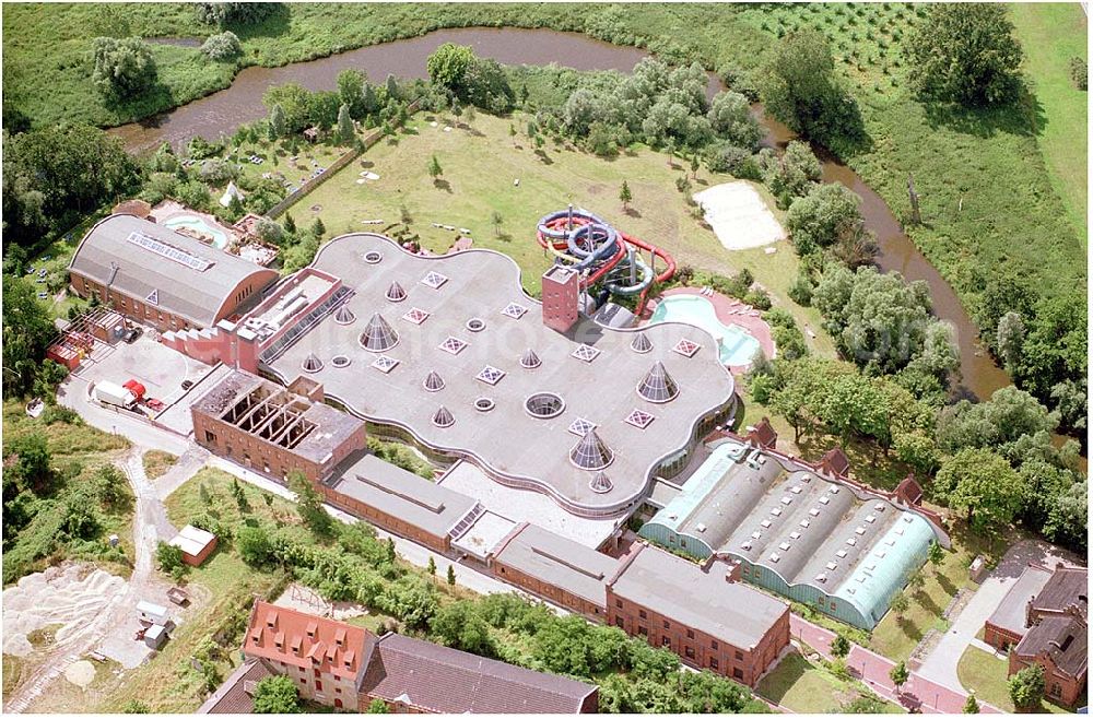 Halle from above - 11.07.2004 Freizeitbad in Halle / Saale Das aus der Beesener Aue gewonnene Wasser wurde im alten Wasserwerk Beesen aufbereitet. 1993 hatte das Werk ausgedient, seit 1999 kommen hier die Wasserratten im neuen Spaßbad Maya Mare auf ihre Kosten.