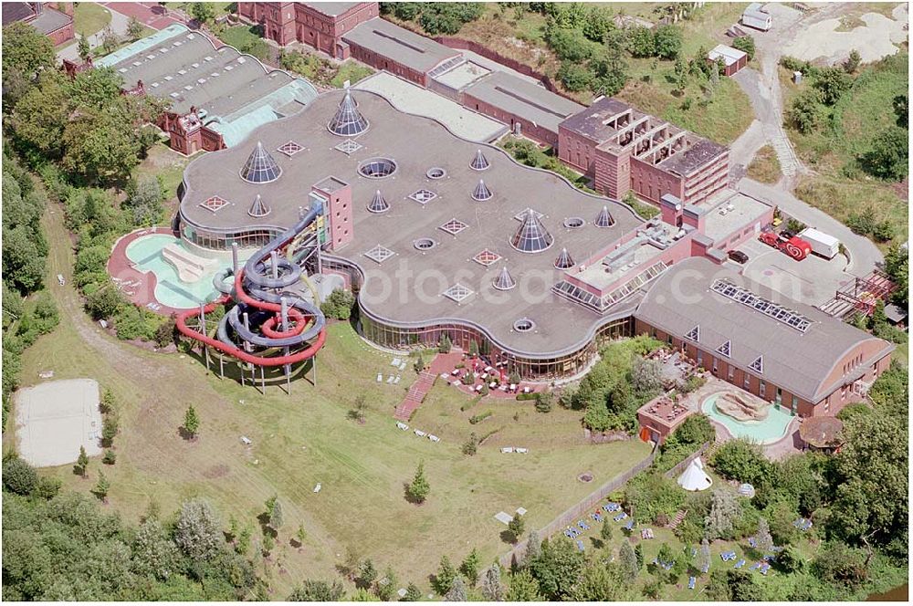 Halle from above - 11.07.2004 Freizeitbad in Halle / Saale Das aus der Beesener Aue gewonnene Wasser wurde im alten Wasserwerk Beesen aufbereitet. 1993 hatte das Werk ausgedient, seit 1999 kommen hier die Wasserratten im neuen Spaßbad Maya Mare auf ihre Kosten.