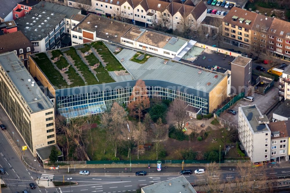 Essen from above - Leisure facility sports and bathing facilities Essen. Here the main bathroom on the Streeler street in Essen in North Rhine-Westphalia